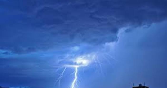 Снимка БулфотоЛятна буря отново се изсипа над София В центъра