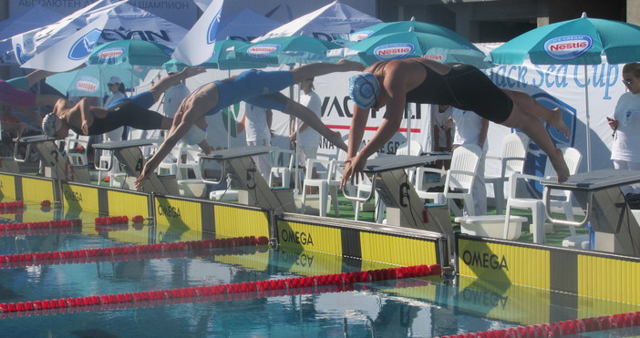 Над 300 плувци стартираха в първото издание на силния международен