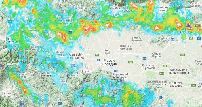 Буря с проливен дъжд и гръмотевици идва към Пловдивска област