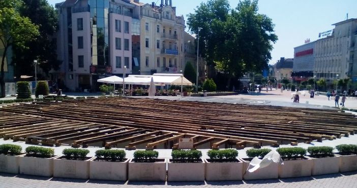 Нов сигнал по повод фонтана на площад Независимост“ във Варна изпрати