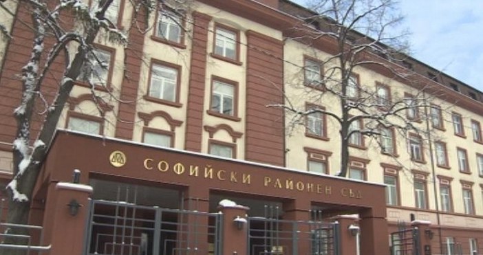 Снимка бнт   Сигнал за бомба опразни сградата на Софийския