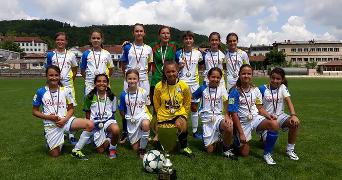 Девойките до 12 години на ЖФК Варна спечелиха турнира по