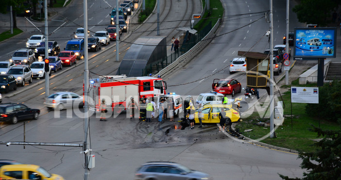 Снимка Нова телевизия Жестока катастрофа с такси в столицата Инцидентът се