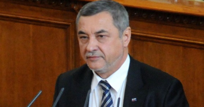 Вицепремиерът Валери Симеонов защити освободената зам.-министърка на социалната политика Росица