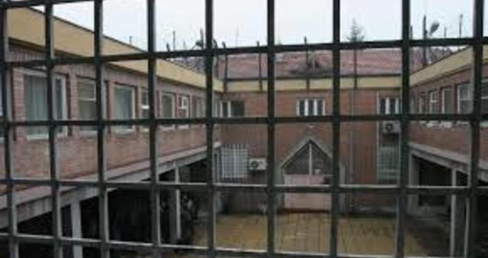 Снимка БулфотоПолицията в Ловеч издирва избягал тази сутрин затворник, който