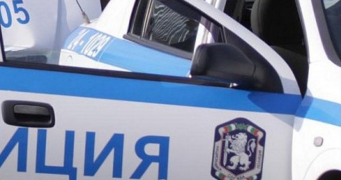 Снимка БулфотоВчера служители на Районно управление на МВР Дупница задържали петима