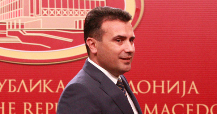 Македонският премиер Зоран Заев заяви че започва консултации с коалиционните партньори и