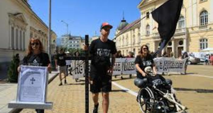 Протестиращите майки на деца с увреждания ще търсят правата си