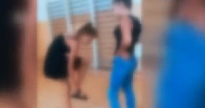 Поредна агресия в училище е заснета на видео Две момичета