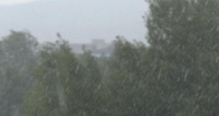 Силен дъжд вали в Шумен предаде репортер на Радио Фокус Шумен