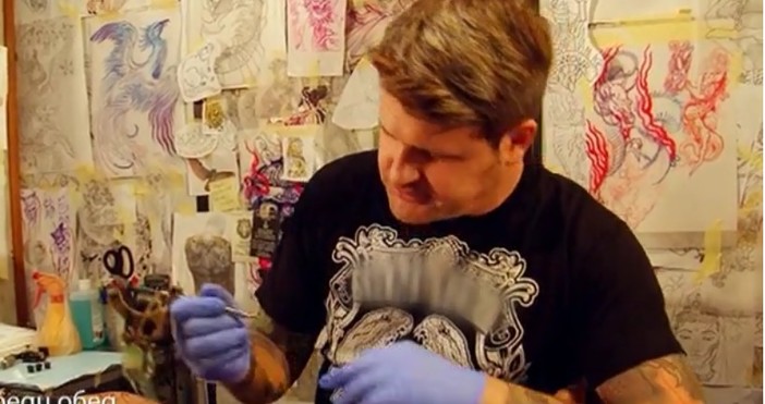 Татуировките може да са малки големи черно бели или цветни Някои покриват