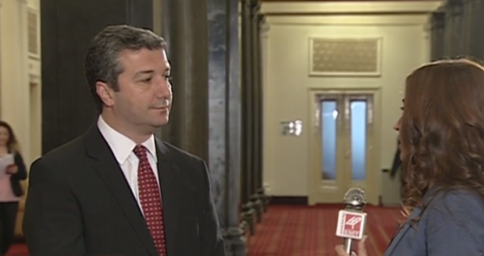 Дебат имаше Това че управляващите не пожелаха да защитят правителството си