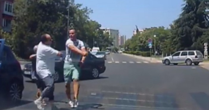 Снимка bTVГрозни сцени от кръстовище в Бургас предизвикаха възмущение в