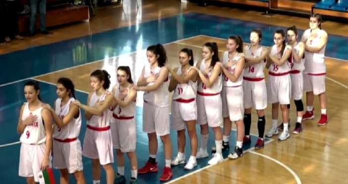 Националният отбор по баскетбол за момичета до 16 години е