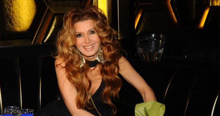 Есил Дюран е родена в Хасково България на 05 юли