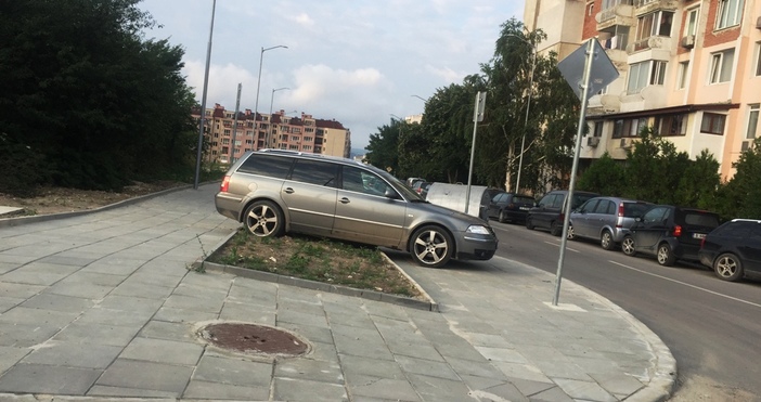 Пореден пример за безобразно паркиране накара гражданин да изплати до