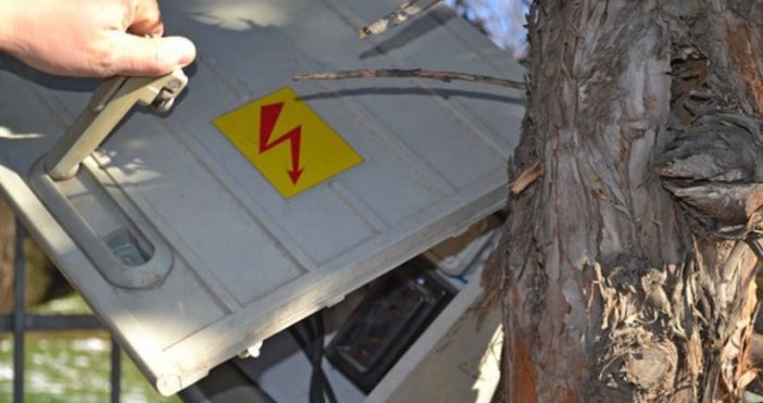 Снимка БулфотоТази сутрин при несъобразени изкопни дейности са скъсани два