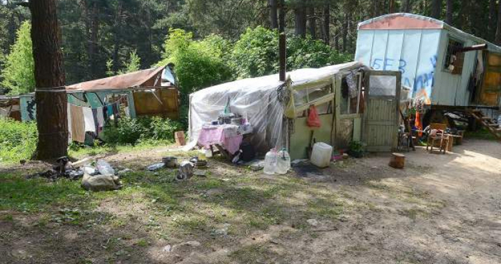 Ромски катун изникна на едно от най хубавите места за почивка