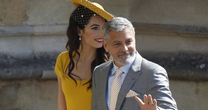 Холивудският актьор Джордж Клуни е пострадал при автомобилна катастрофа след като