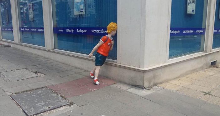 3D куклата която бе поставена на булевард Осми Приморски е