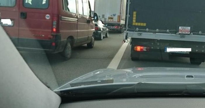 Катастрофа е станала на автомагистрала Струма в посока Перник Към