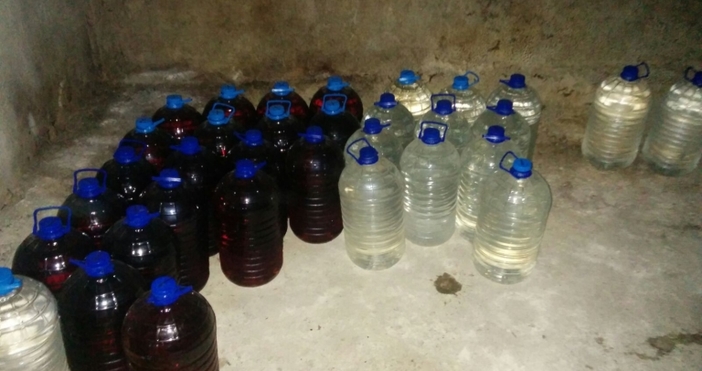  Снимка: Агенция Митници5133 литра нелегален етилов алкохол иззеха митнически служители