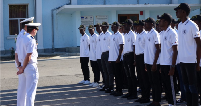 Снимка Maritime com 39 младежи от Ангола започнаха обучение във Висшето военноморско