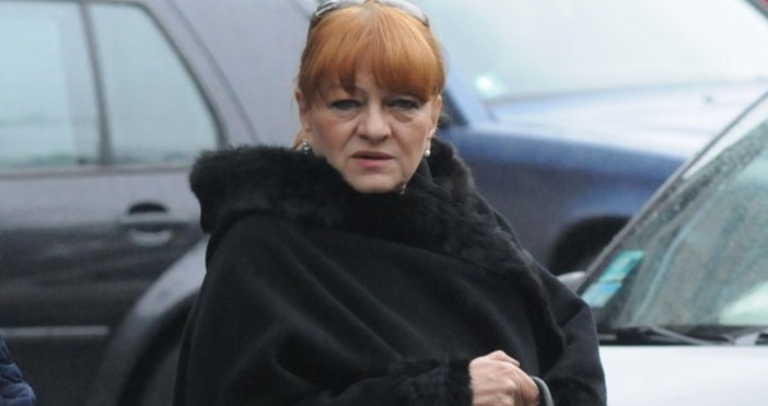 Богдана Иванова Карадочева Димитрова е родена на 19 юли 1949 г Започва