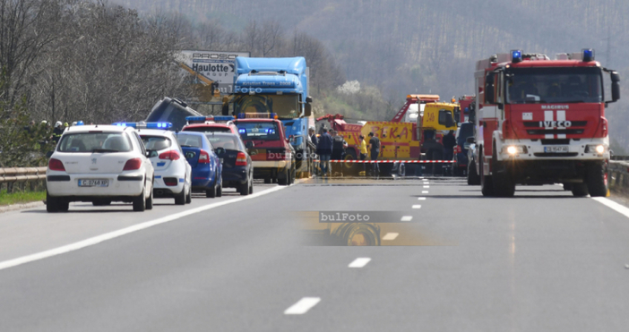 Булфото АрхивВременно се движението се осъществява само в изпреварващата лента