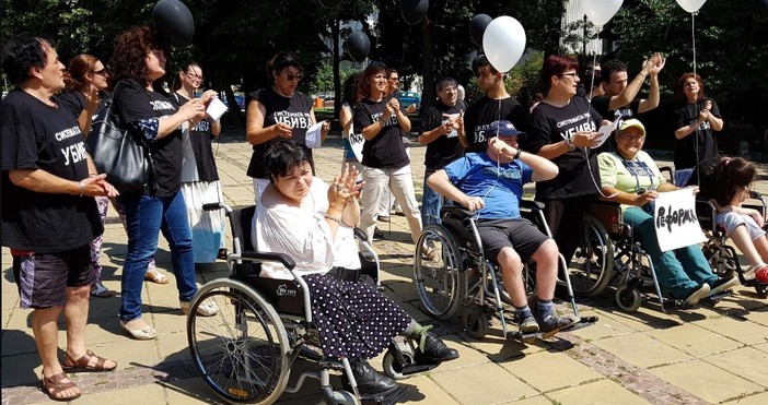 Майките на деца с увреждания готвят нов национален протест, научи