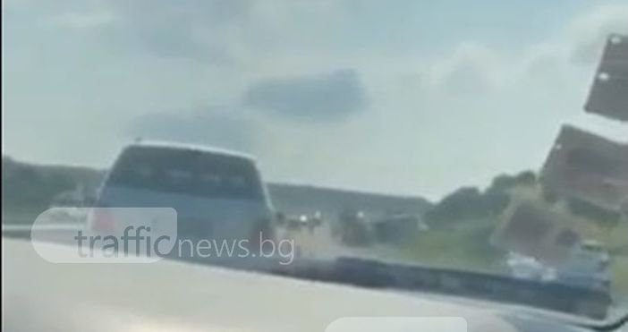 TrafficNews bgАвтомобил гори на 330 ия км на автомагистрала Тракия в посока