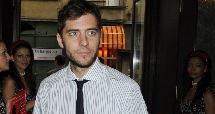 От първи до четвърти клас учи в училището към италианското