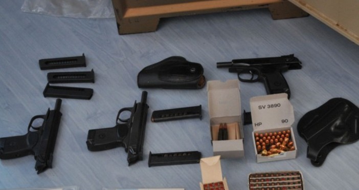 Снимка: МВРБтвГолямо количество оръжие и боеприпаси за него са били открити