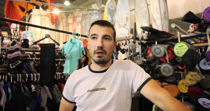 Огромен скандал избухна с бургаския сърфист Петър Морчев на остров
