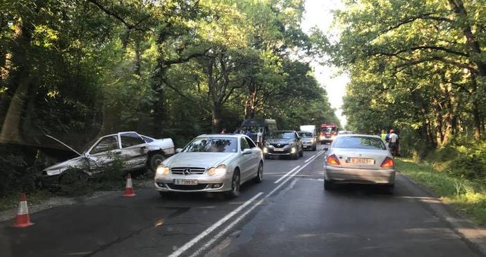 Снимка фейсбукТежка катастрофа е станала тази сутрин на пътя Варна Бургас