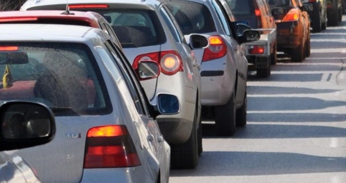 Замърсяващите автомобили ще бъдат ограничавани в централните части на София.
