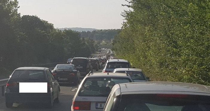 Снимка ФлагманТри коли са се ударили на входа на Бургас