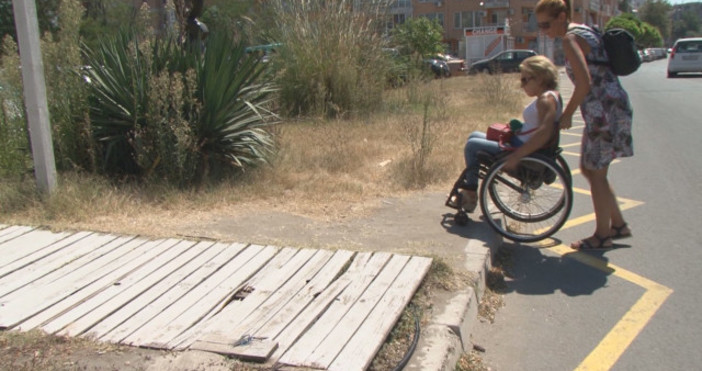 Нови правила уреждат достъпността на плажовете за хора с увреждания