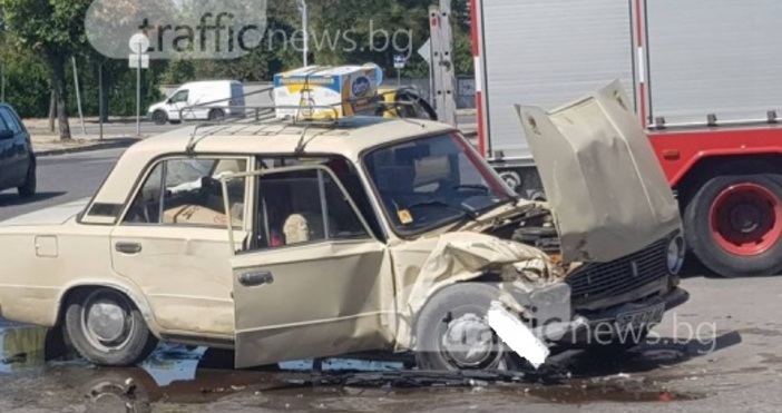 Снимка: Trafficnews.bgТежка катастрофа между два автомобила е станала на кръстовището