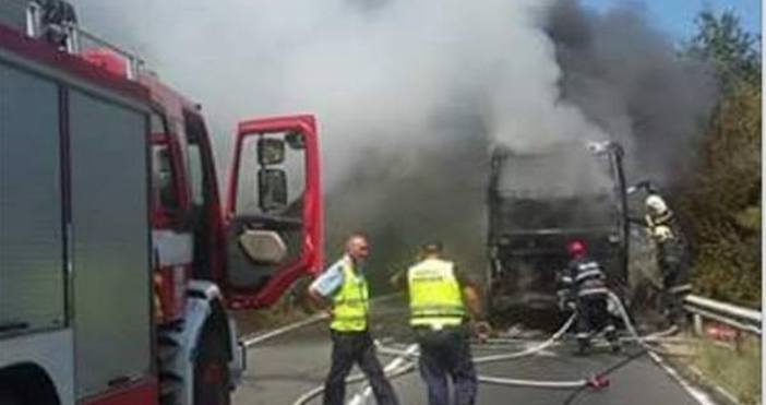 Снимки Флагман бгМВР излезе с подробности за горящия автобус с пътници