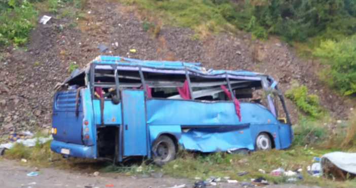 Шофьорът на автобуса който катастрофира край Своге вече е в