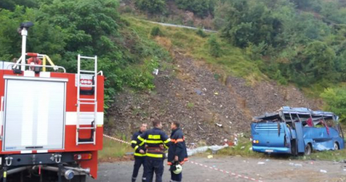 Снимка МВРВсички пострадали при тежката автобусна катастрофа край Своге ще