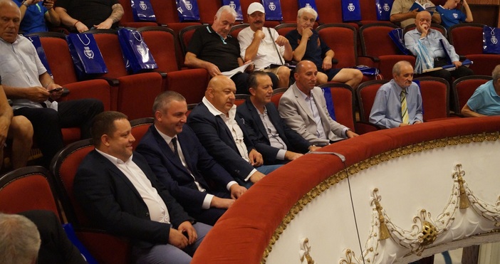Министърът на спорта Красен Кралев вицепрезидентът на Българския футболен съюз