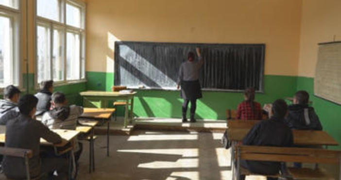 Над 5 от действащите учители излизат в пенсия тази година