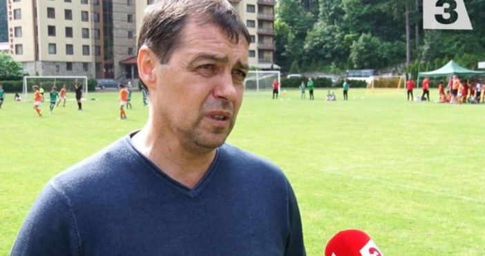 Селекционерът на А националния отбор на България Петър Хубчев покани