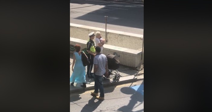 Видео с полицай който според някои нарушава всички правила за движение