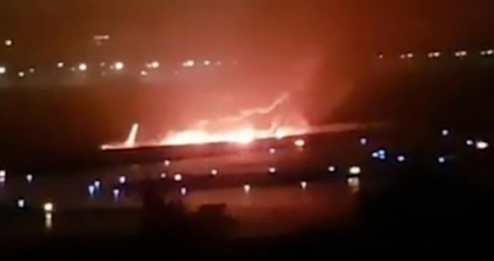 Самолет се удари при приземяването си на пистата в Сочи