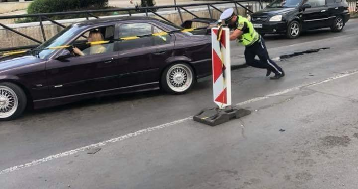 Снимка Иван Колев Забелязано в София Жена закъсала с колата си