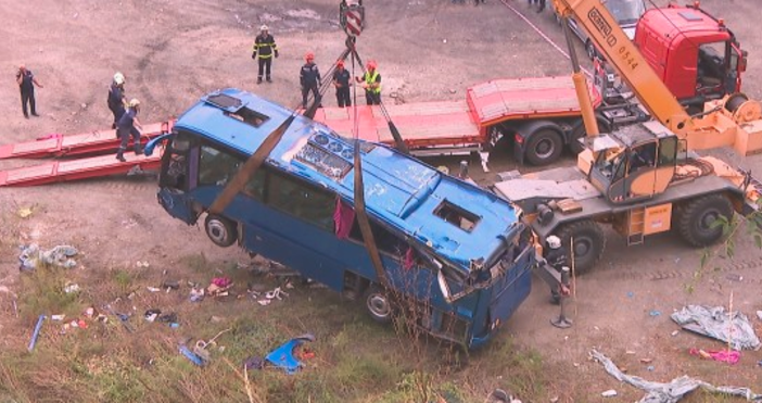Снимка бТВПродължава разследването на тежката катастрофа с автобус край Своге