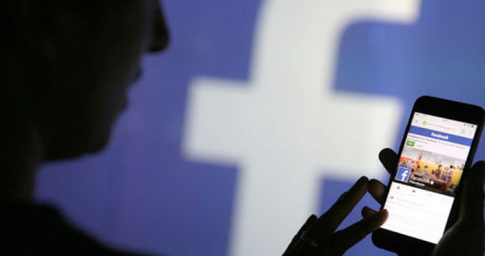 Потребителите на Facebook в цял свят съобщиха че социалната мрежа